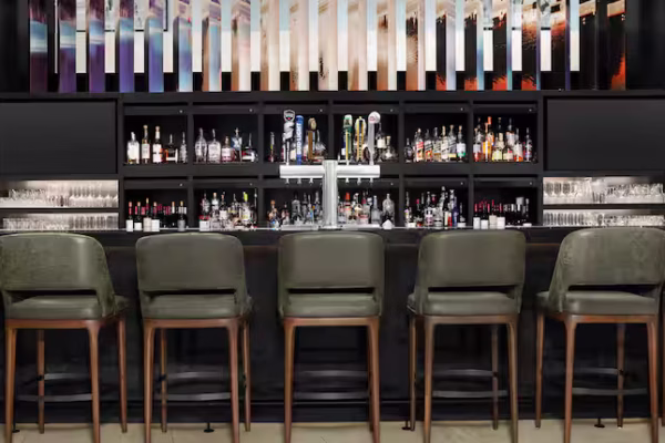 dcadchh-dc-capitol-hilton-bar-closeup