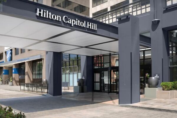 dcadchh-dc-capitol-hilton-exterior1-entrance